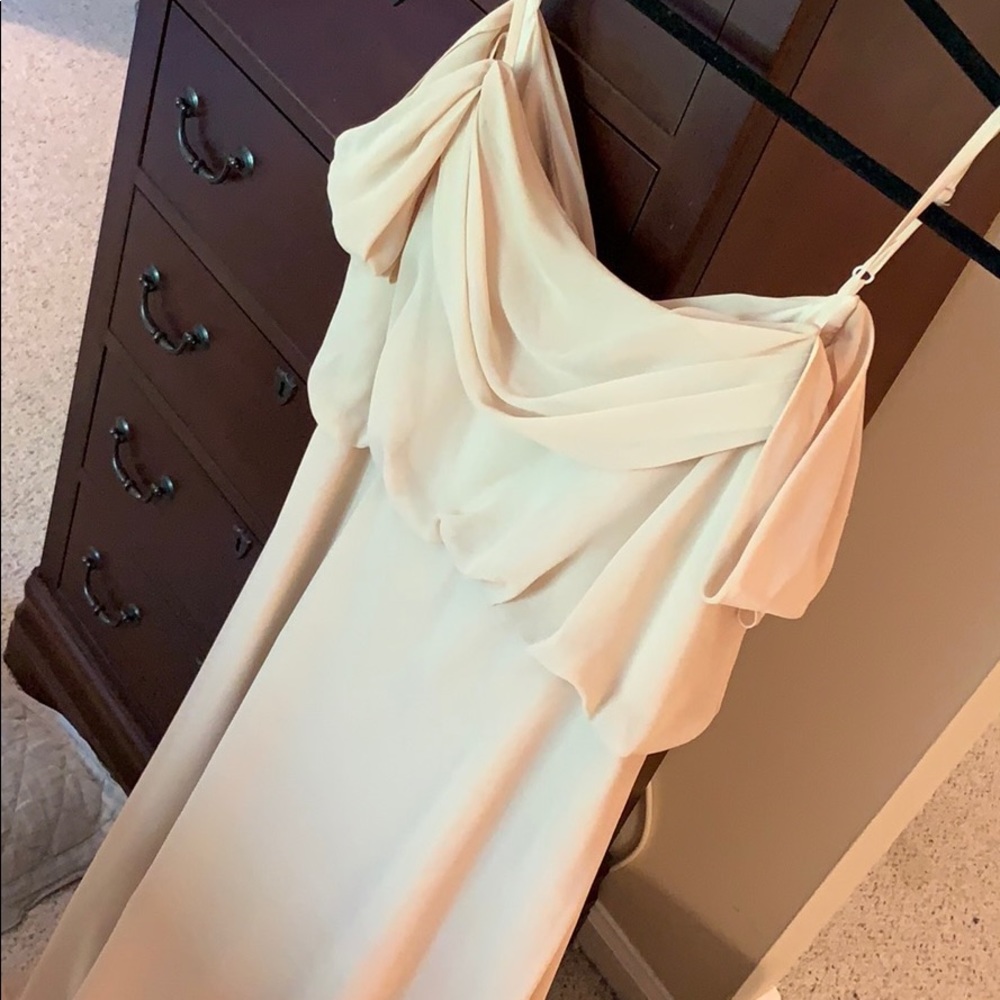 AZAZIE AVA BRIDESMAID DRESS. CHAMPAGNE.
